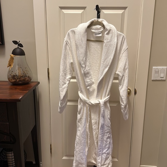 DOWNTOWN COMPANY women’s SPA COLLECTION VELOUR BATHROBE - Picture 5 of 14